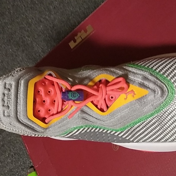 Nike LeBron soldier 14 - Picture 2 of 3